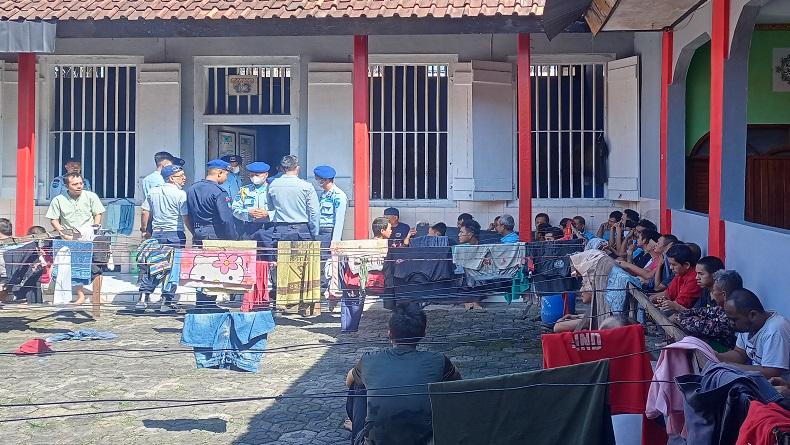 Razia Ruang Lapas, Petugas Temukan Barang Terlarang