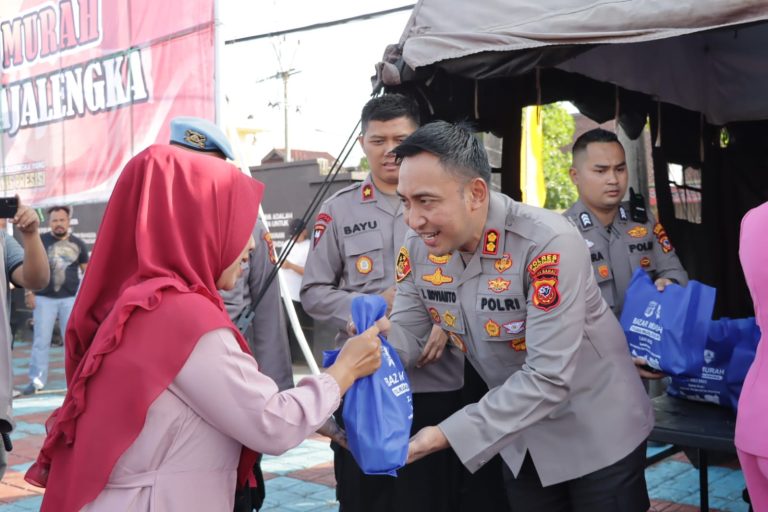 Polres Majalengka Gelar Bazar Sembako Murah Polres Majalengka Gelar Bazar Sembako Murah