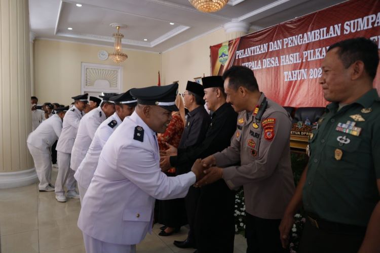 Kades Terpilih Hasil Pilkades Serentak Dilantik Kades Terpilih Hasil Pilkades Serentak Dilantik