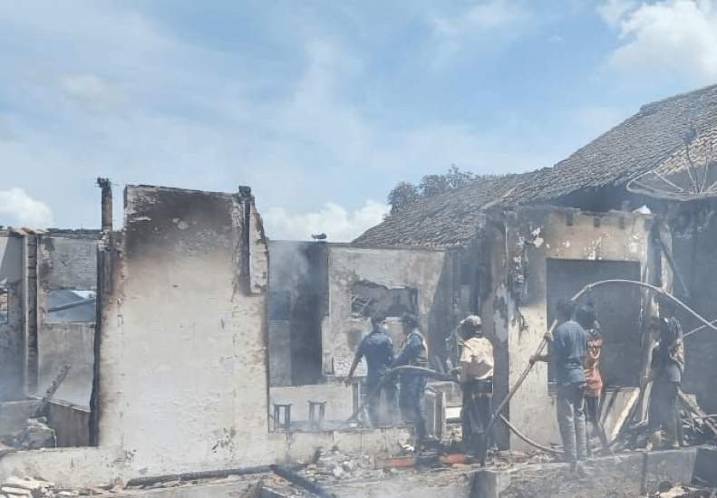 Kebakaran Hanguskan Rumah Dan Kandang Ayam