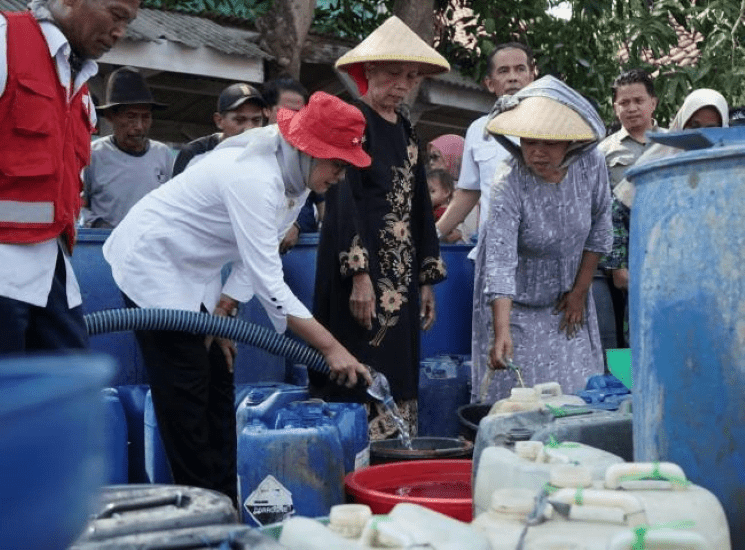 Pemkab Indramayu Salurkan Jutaan Liter Air Bersih