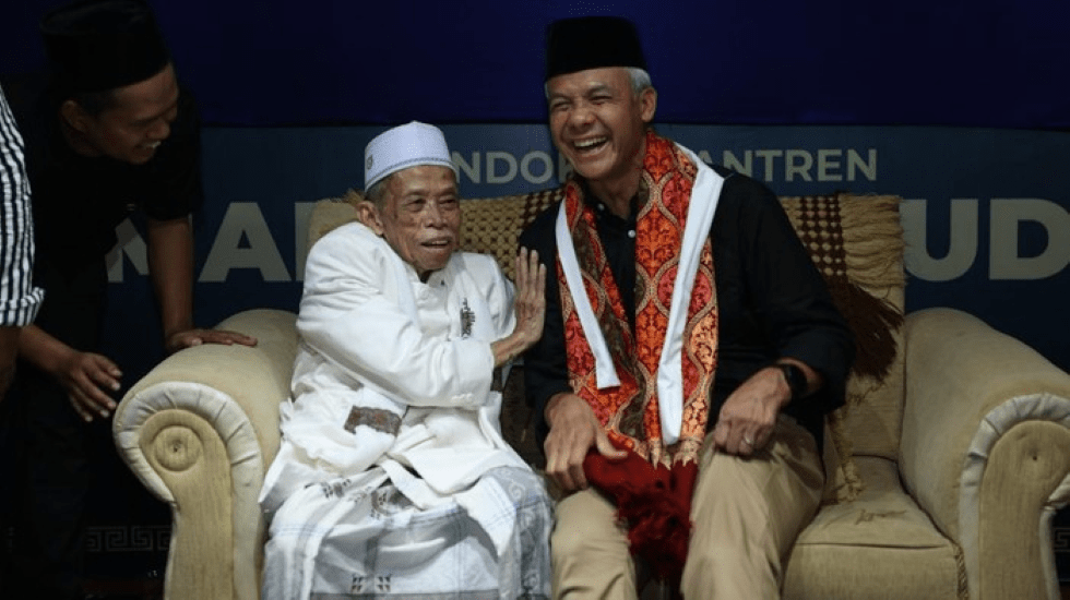 Ganjar Pranowo Dititipi Tiga Pesan Oleh KH Sarkosi Subki