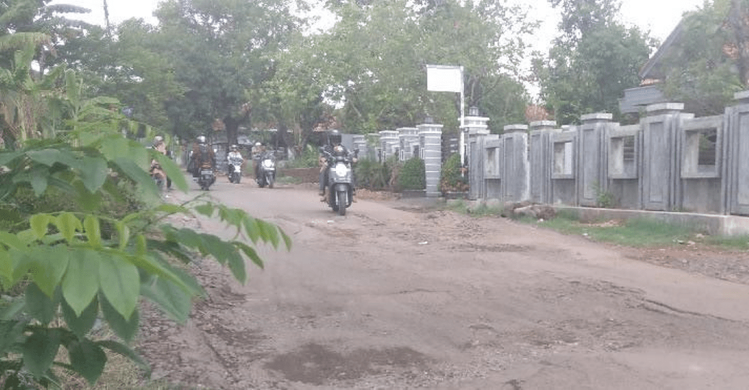 Jalan Penghubung Majalengka-Kasokandel Memprihatinkan