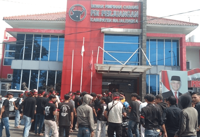 Loyalis Bang Ara di Majalengka Mundur Dari PDI Perjuangan Loyalis Bang Ara di Majalengka Mundur Dari PDI Perjuangan