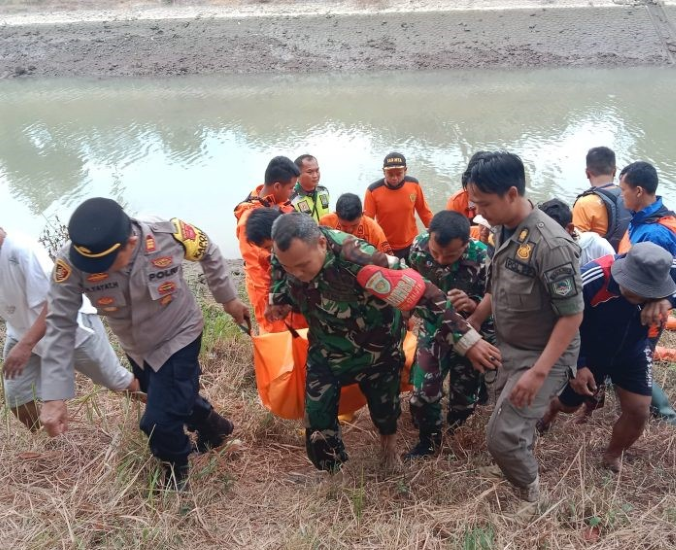 Jatuh Ke Sungai Sindupraja, Pemotor Ditemukan Meninggal Dunia