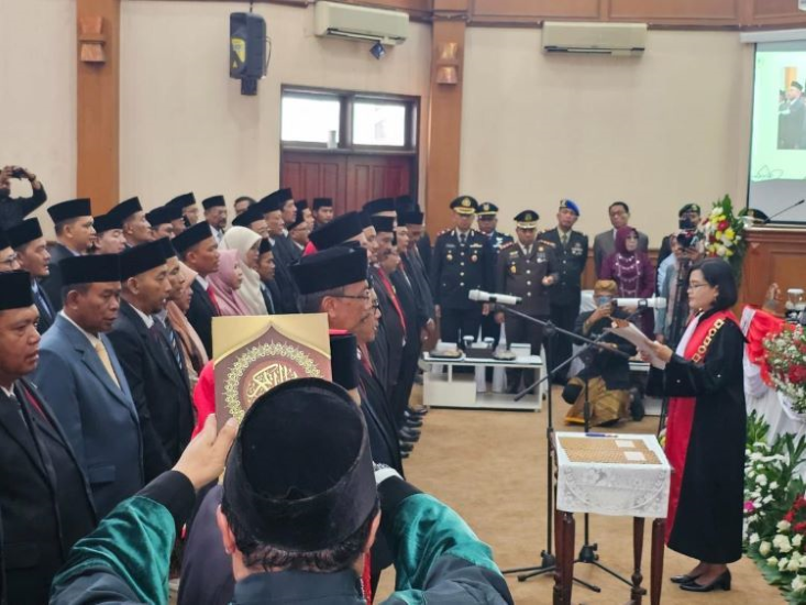 50 Anggota DPRD Majalengka Periode 2024-2029 Resmi Dilantik 50 Anggota DPRD Majalengka Periode 2024-2029 Resmi Dilantik