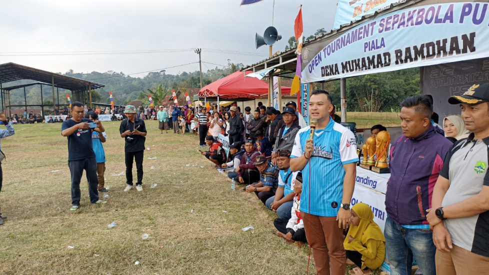 Turnamen Sepak Bola Perempuan Dongkrak Perekonomian Warga Turnamen Sepak Bola Perempuan Dongkrak Perekonomian Warga