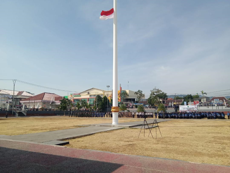 Pengibaran Bendera Merah Putih Tidak Sempurna