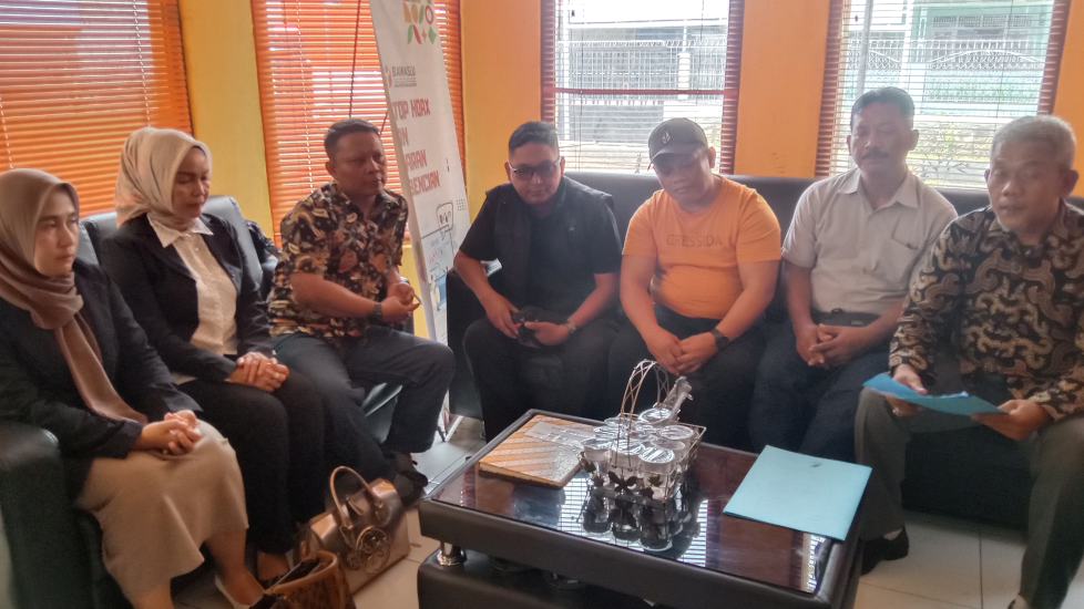 Koko Suyoko dan Oknum Kuwu Dilaporkan ke Bawaslu Koko Suyoko dan Oknum Kuwu Dilaporkan ke Bawaslu