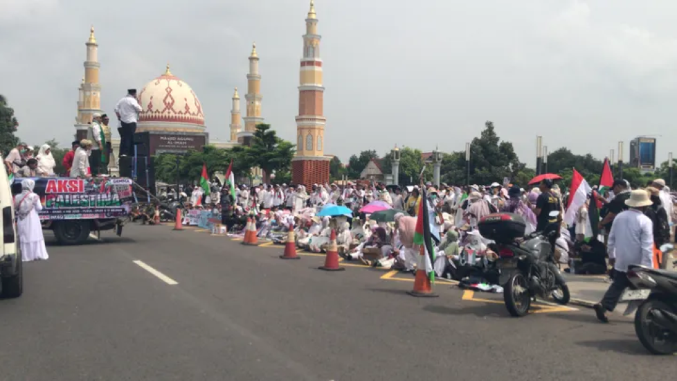 Umat Muslim Majalengka Galang Donasi Untuk Palestina Umat Muslim Majalengka Galang Donasi Untuk Palestina