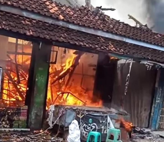 Kebakaran Pasar Rajagaluh,16 Kios Rata Dengan Tanah Kebakaran Pasar Rajagaluh,16 Kios Rata Dengan Tanah