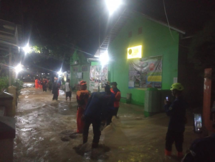 Banjir Landa Empat Kecamatan, Ribuan Rumah Terendam Banjir Landa Empat Kecamatan, Ribuan Rumah Terendam