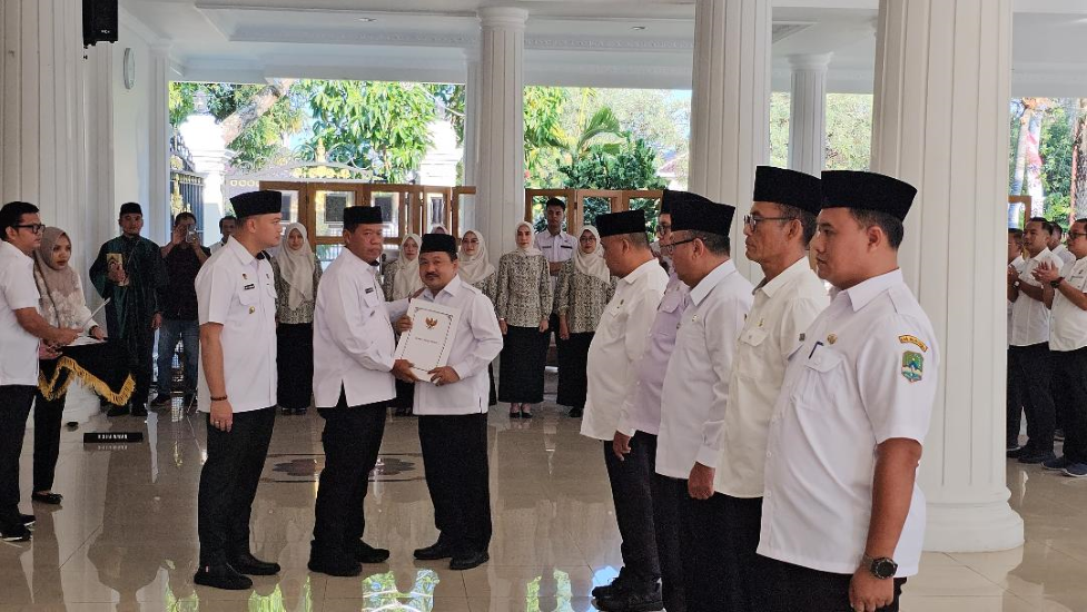 Bupati Majalengka Melantik Enam Pejabat Eselon II Bupati Majalengka Melantik Enam Pejabat Eselon II