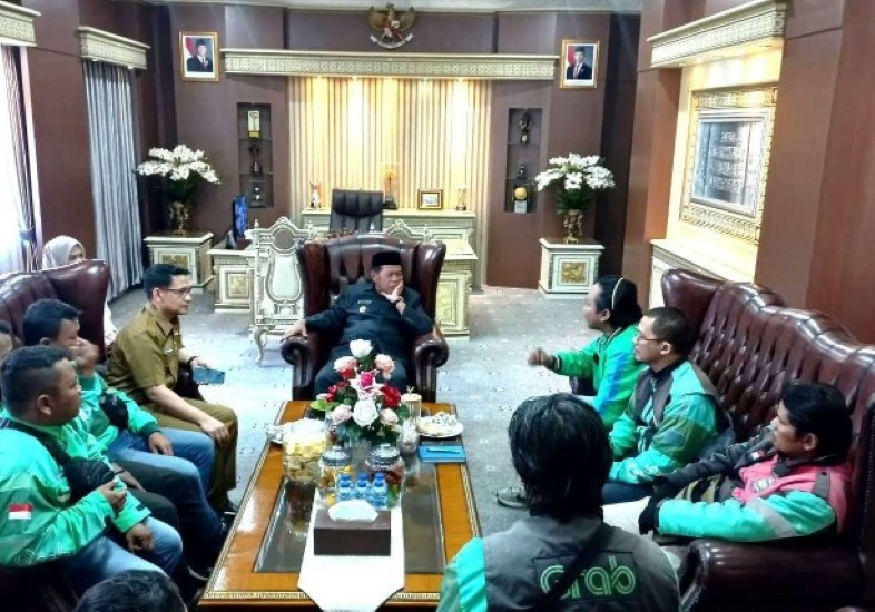 Bertemu Bupati, Driver Ojol Minta Difasilitasi Program Sosial Bertemu Bupati, Driver Ojol Minta Difasilitasi Program Sosial