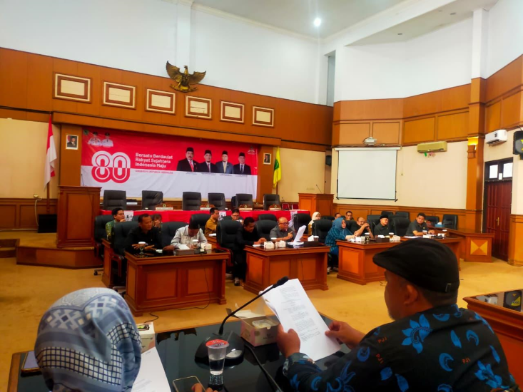Suara Masyarakat Terbelah Dalam Penggunaan Dana Cadangan Suara Masyarakat Terbelah Dalam Penggunaan Dana Cadangan