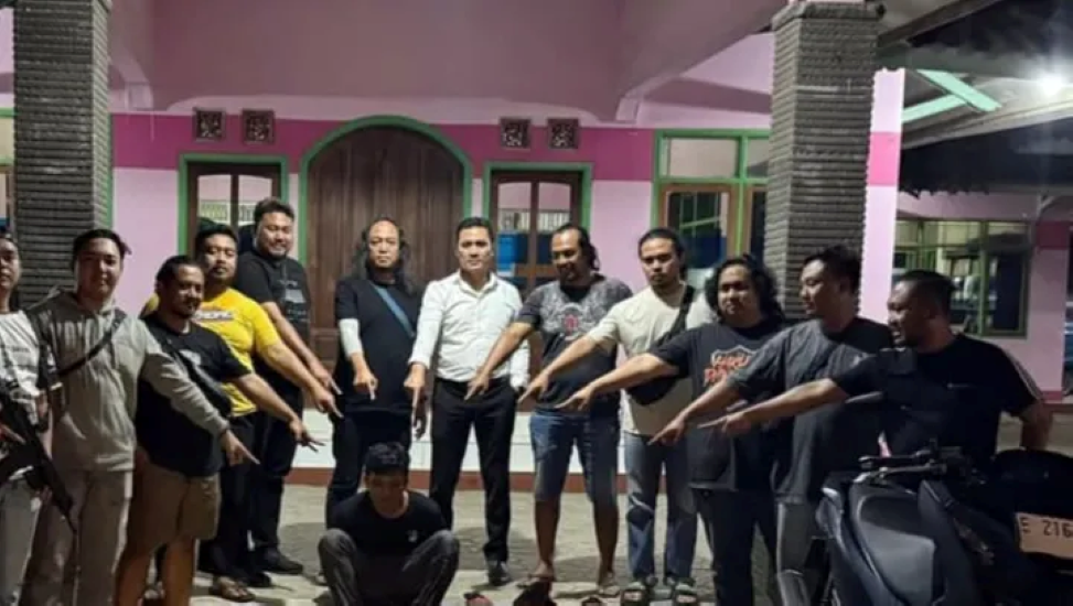 Beredar Video Penangkapan Diduga Pelaku Pembunuhan Bocah SD Beredar Video Penangkapan Diduga Pelaku Pembunuhan Bocah SD