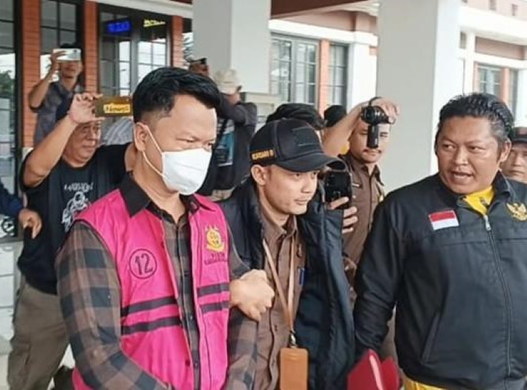 Mantan Dirut PT SMU Jadi Tersangka Korupsi Rp 2,3 Miliar Mantan Dirut PT SMU Jadi Tersangka Korupsi Rp 2,3 Miliar